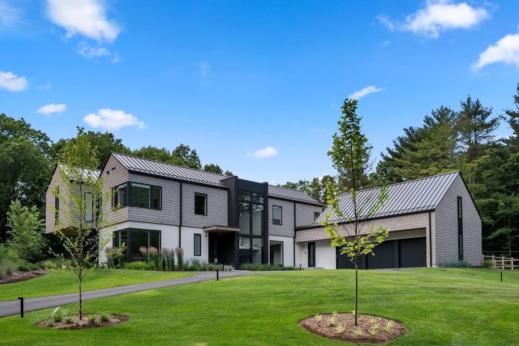 286 Country Dr, Weston, MA 02493