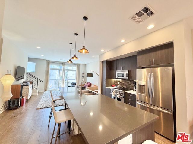 2753 Waverly Drive 1003, Los Angeles, CA 90039