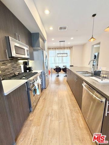 2753 Waverly Drive 1003, Los Angeles, CA 90039