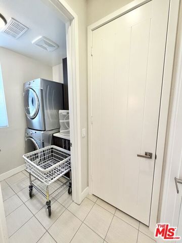 2753 Waverly Drive 1003, Los Angeles, CA 90039