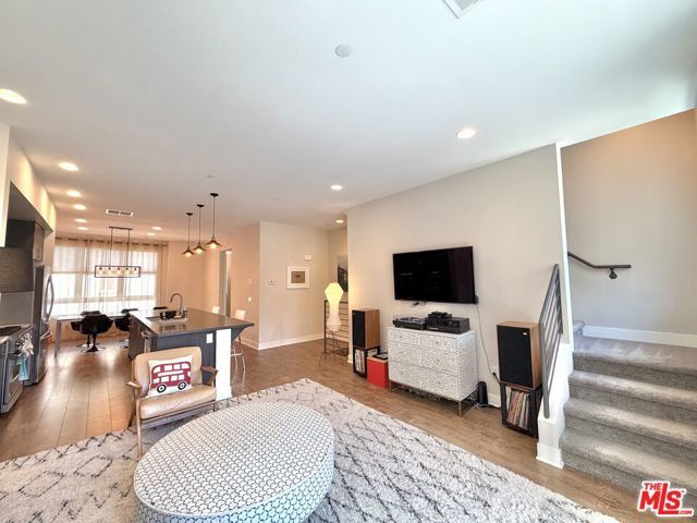 2753 Waverly Drive 1003, Los Angeles, CA 90039