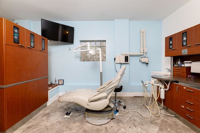 5918 W Higgins Avenue, Chicago, IL 60630