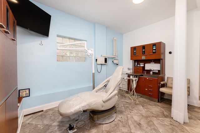 5918 W Higgins Avenue, Chicago, IL 60630