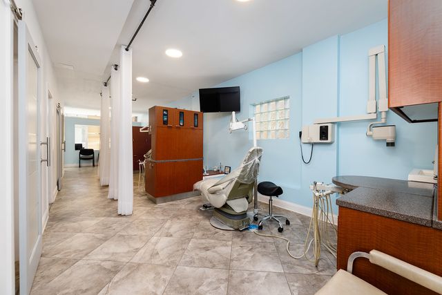 5918 W Higgins Avenue, Chicago, IL 60630