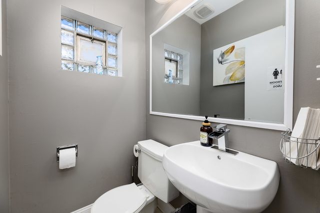5918 W Higgins Avenue, Chicago, IL 60630