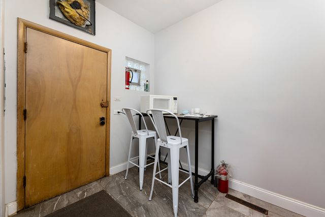 5918 W Higgins Avenue, Chicago, IL 60630