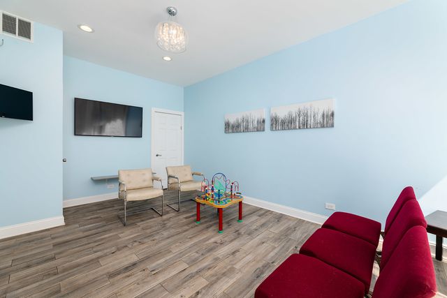 5918 W Higgins Avenue, Chicago, IL 60630