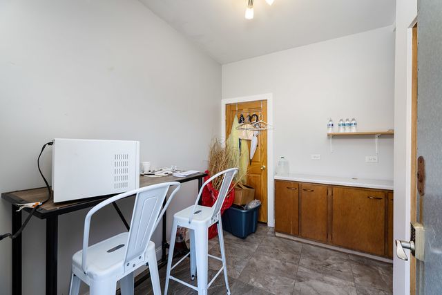 5918 W Higgins Avenue, Chicago, IL 60630