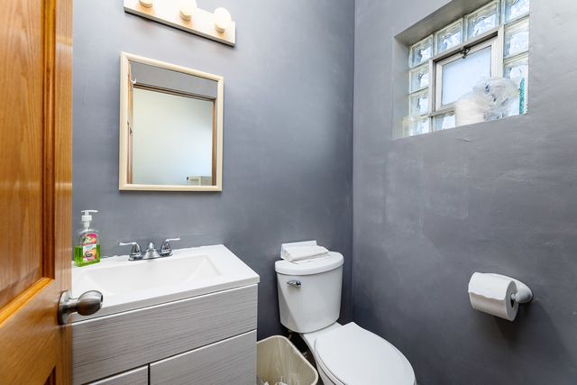 5918 W Higgins Avenue, Chicago, IL 60630