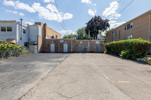 5918 W Higgins Avenue, Chicago, IL 60630