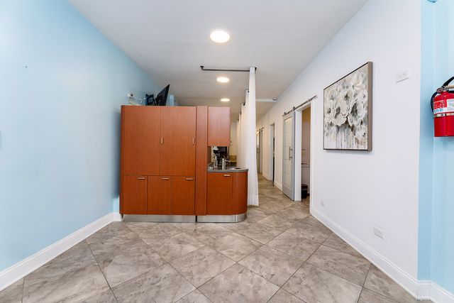 5918 W Higgins Avenue, Chicago, IL 60630