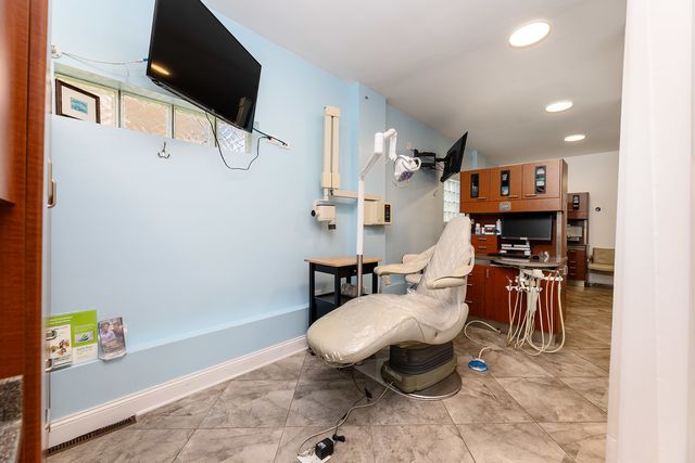 5918 W Higgins Avenue, Chicago, IL 60630