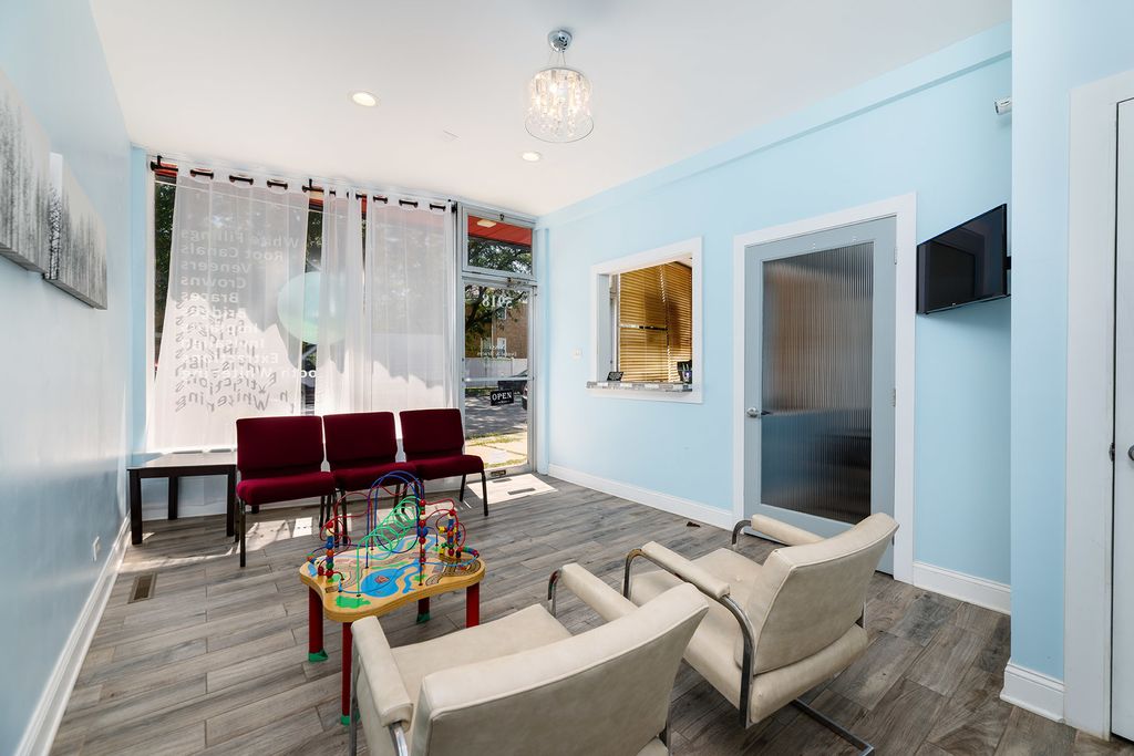 5918 W Higgins Avenue, Chicago, IL 60630 — photo 4