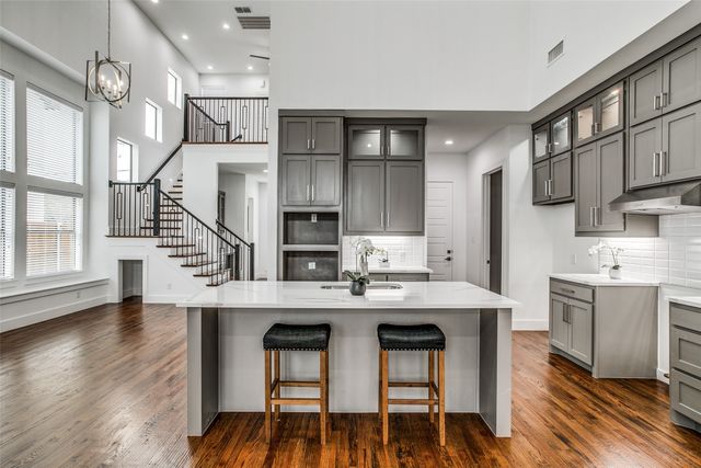 2042 Bickers Street, Dallas, TX 75212