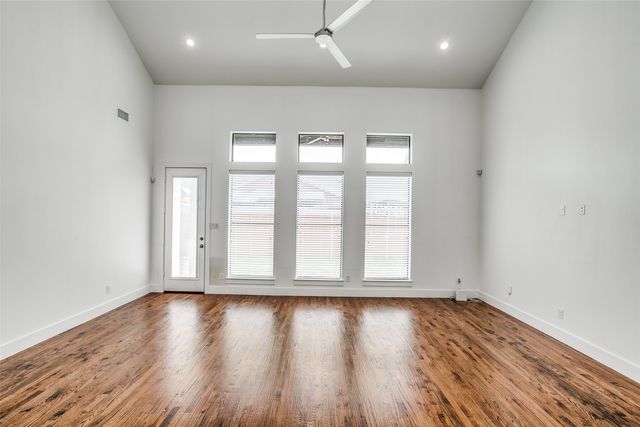 2042 Bickers Street, Dallas, TX 75212