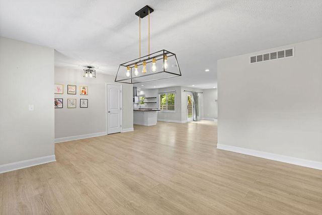 3197 Dunlavin Glen Road, Columbus, OH 43221