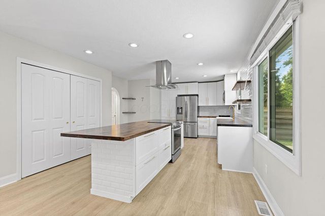 3197 Dunlavin Glen Road, Columbus, OH 43221