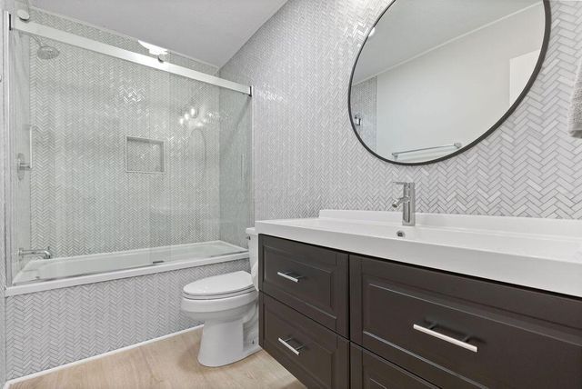 3197 Dunlavin Glen Road, Columbus, OH 43221
