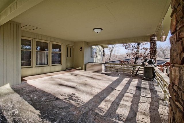 1 Woburn Lane, Bella Vista, AR 72715