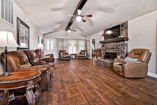 1 Woburn Lane, Bella Vista, AR 72715