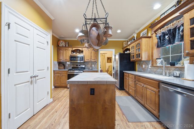 3104 N Oak Avenue, Broken Arrow, OK 74012