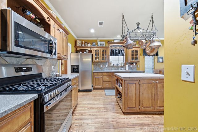 3104 N Oak Avenue, Broken Arrow, OK 74012