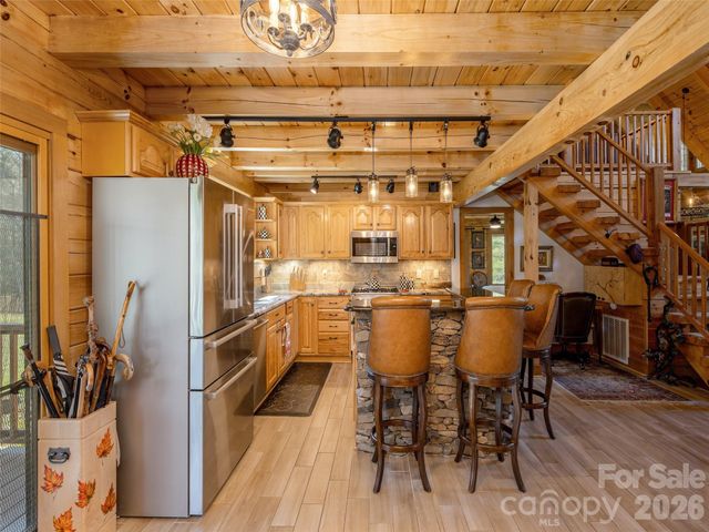 622 Oleta Road, Hendersonville, NC 28792