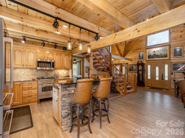 622 Oleta Road, Hendersonville, NC 28792