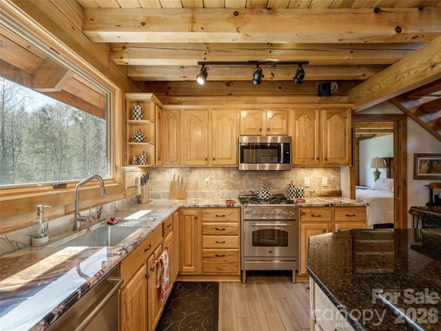 622 Oleta Road, Hendersonville, NC 28792