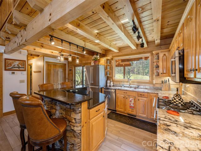 622 Oleta Road, Hendersonville, NC 28792