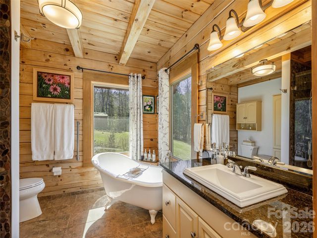 622 Oleta Road, Hendersonville, NC 28792