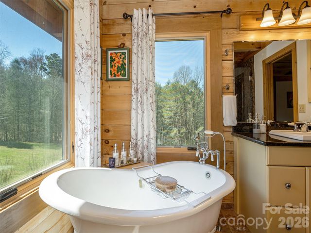 622 Oleta Road, Hendersonville, NC 28792