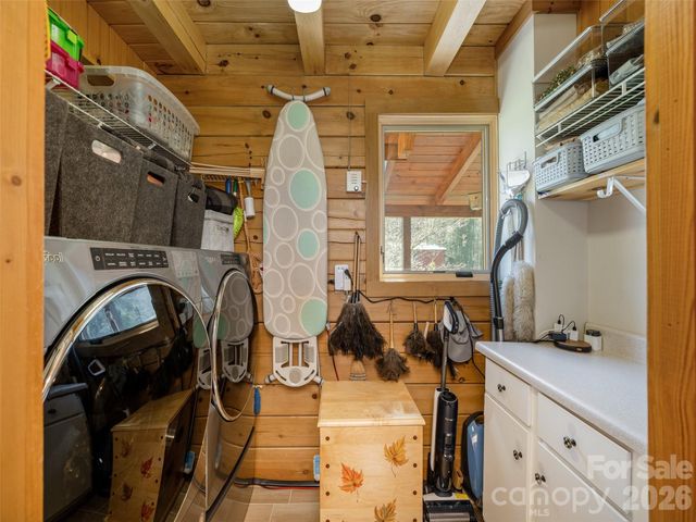 622 Oleta Road, Hendersonville, NC 28792