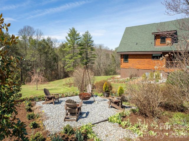 622 Oleta Road, Hendersonville, NC 28792