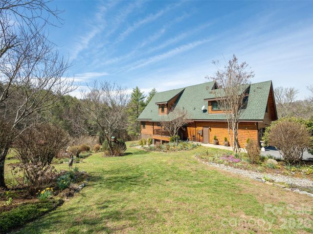 622 Oleta Road, Hendersonville, NC 28792