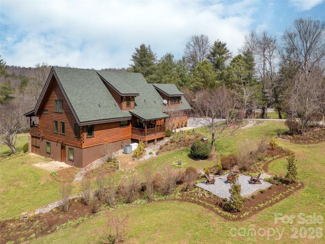 622 Oleta Road, Hendersonville, NC 28792