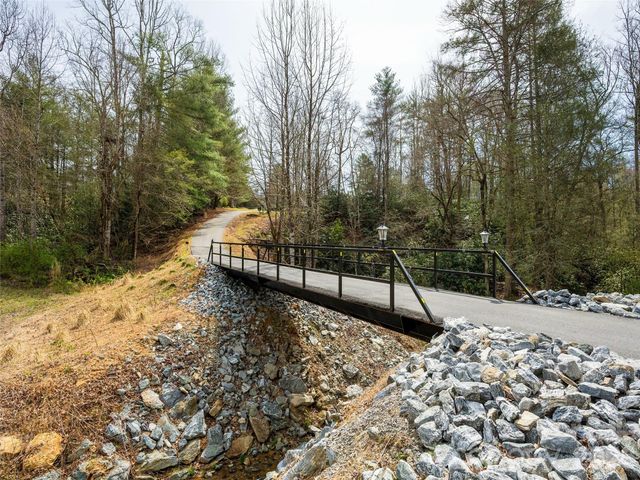 622 Oleta Road, Hendersonville, NC 28792