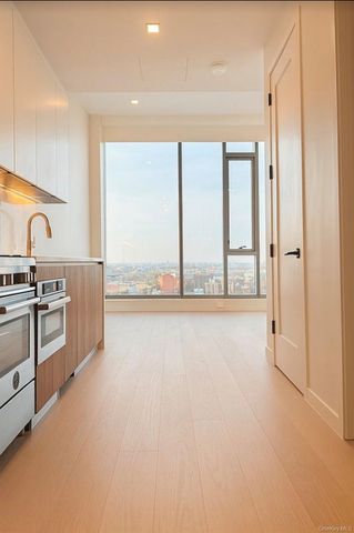 35-32 Leavitt Street, Flushing, NY 11354