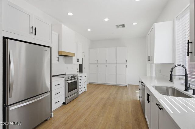 2224 S HARPER Avenue, Mesa, AZ 85209