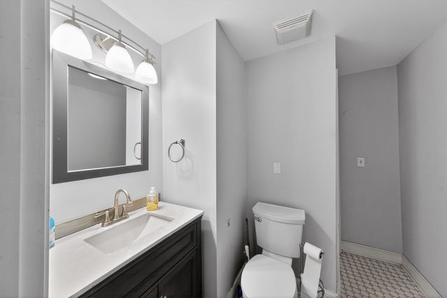 303 Lionel Road, Riverside, IL 60546