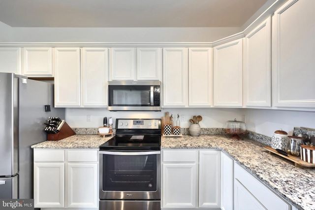925 RIPPLE DR, Hanover, PA 17331