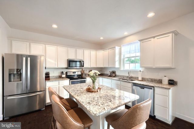 925 RIPPLE DR, Hanover, PA 17331