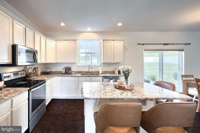 925 RIPPLE DR, Hanover, PA 17331