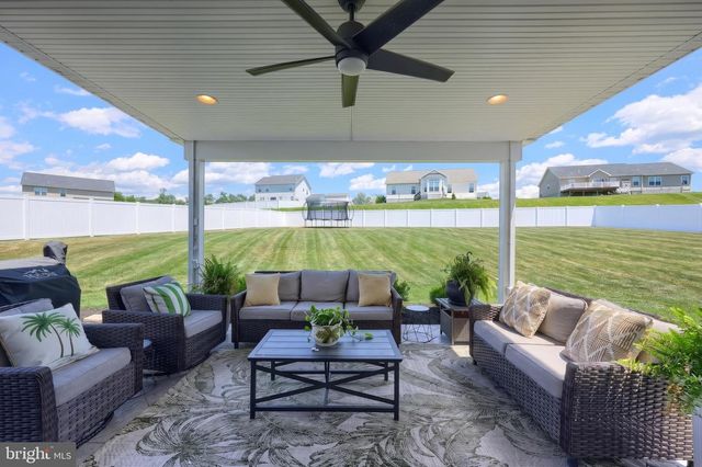 925 RIPPLE DR, Hanover, PA 17331