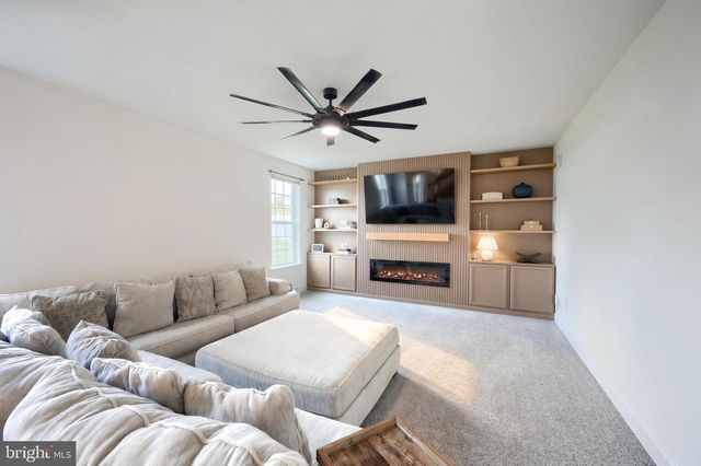 925 RIPPLE DR, Hanover, PA 17331