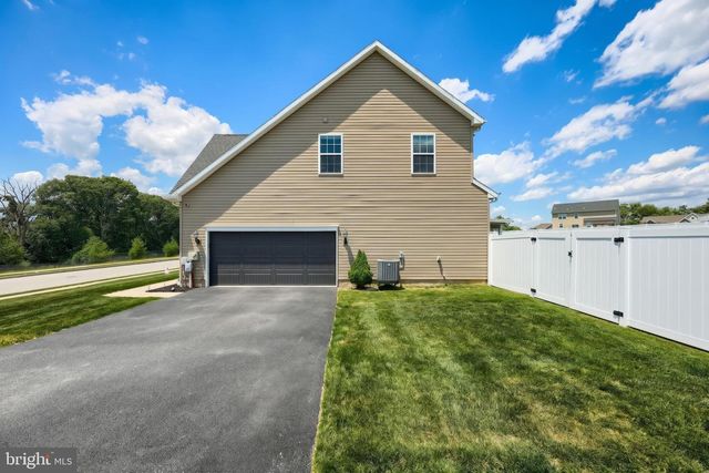 925 RIPPLE DR, Hanover, PA 17331