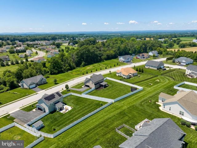 925 RIPPLE DR, Hanover, PA 17331