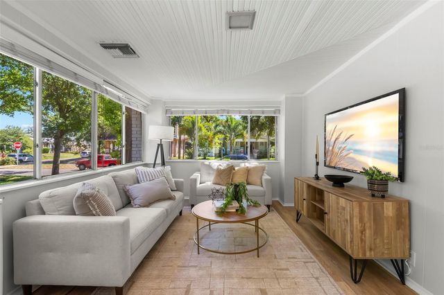 230 27TH STREET N, St Petersburg, FL 33713