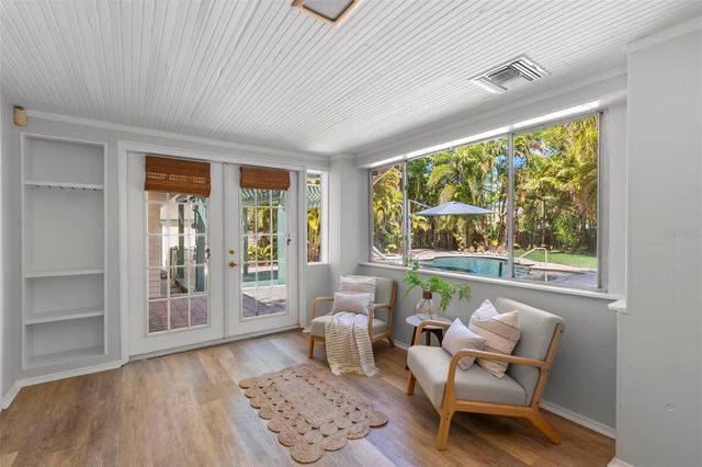 230 27TH STREET N, St Petersburg, FL 33713