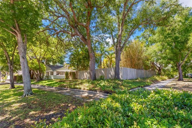 230 27TH STREET N, St Petersburg, FL 33713